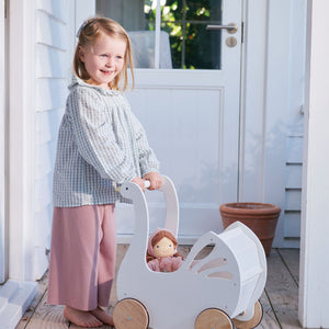 Tender Leaf Sweet Swan Pram lifestyle