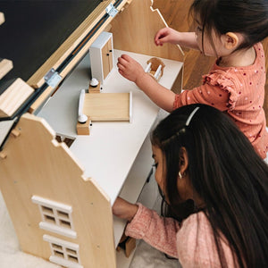 Wonder & Wise Classic Black and White Dollhouse With Playing Kids