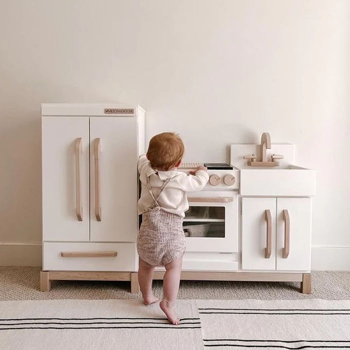 Play Kitchens, Play Stands & Accessories