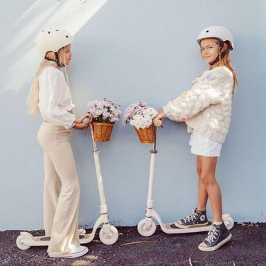 Banwood Maxi Scooter Lifestyle 1